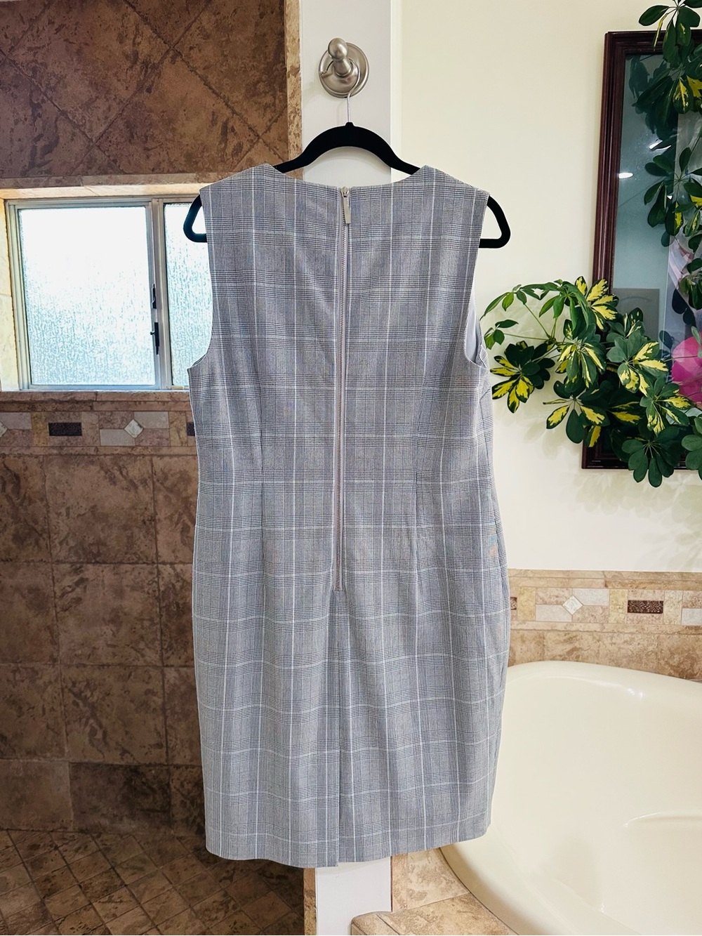 Ted Baker London Charcoal Gray Avriid Check Plaid V-Neck Sleeveless Sheath Dress - Picture 7 of 14